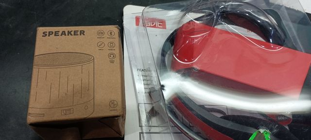 Auriculares estereos y altavoz 