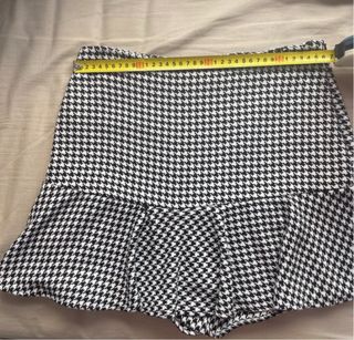 Falda pantalon con volante. Nueva. Pull and Bear