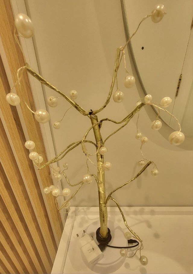 Lampara. Árbol decorativo dorado 