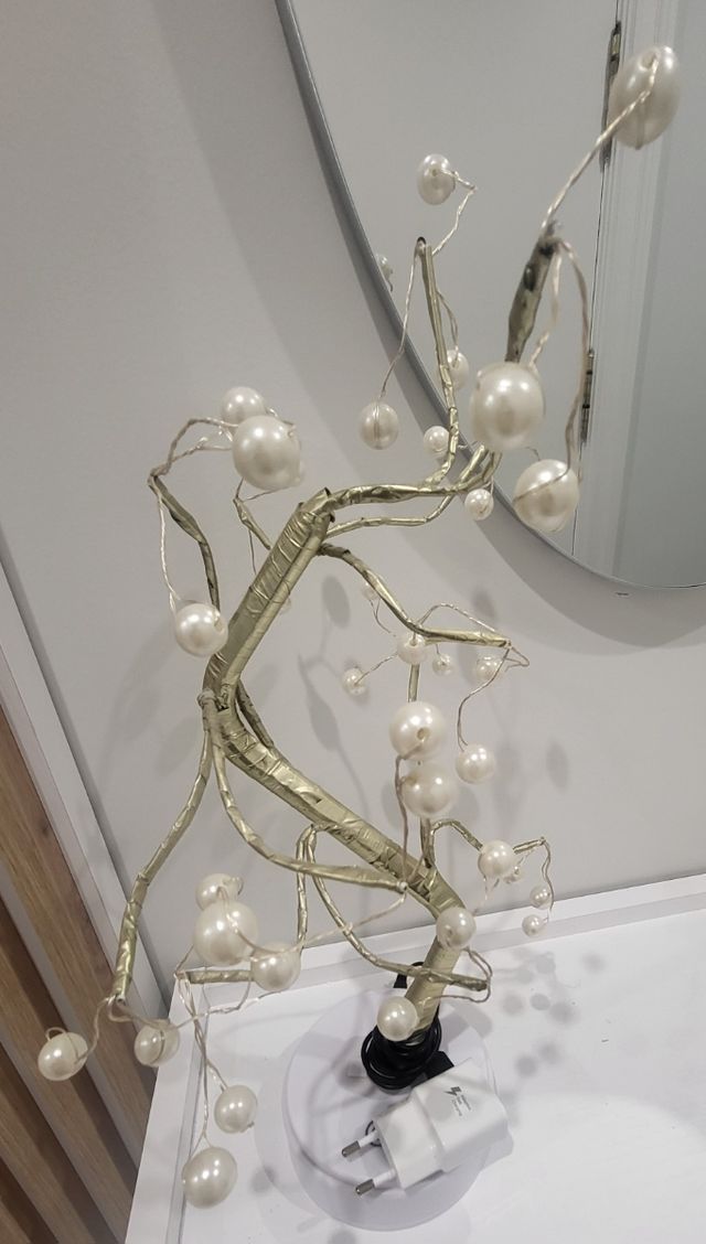 Lampara. Árbol decorativo dorado 