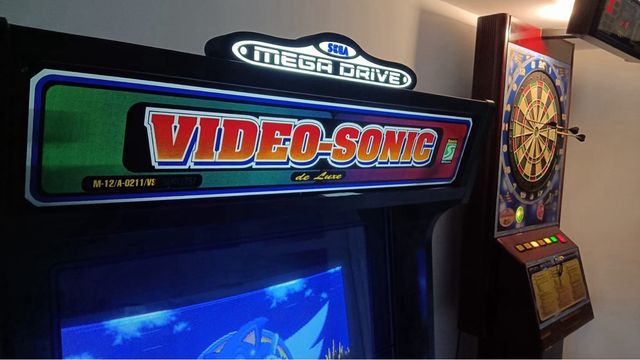 Sega Megadrive cartel luminoso