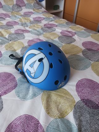 Casco niño skate marvel