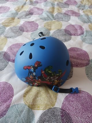 Casco niño skate marvel