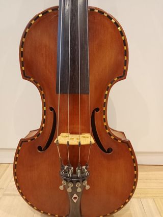 VIOLÍN DECORADO CON NÁCAR 1