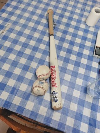 Bate beisbol 18€ y 2 pelotas 3€c/u