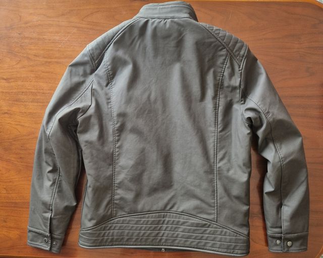 Cazadora tipo motero gris