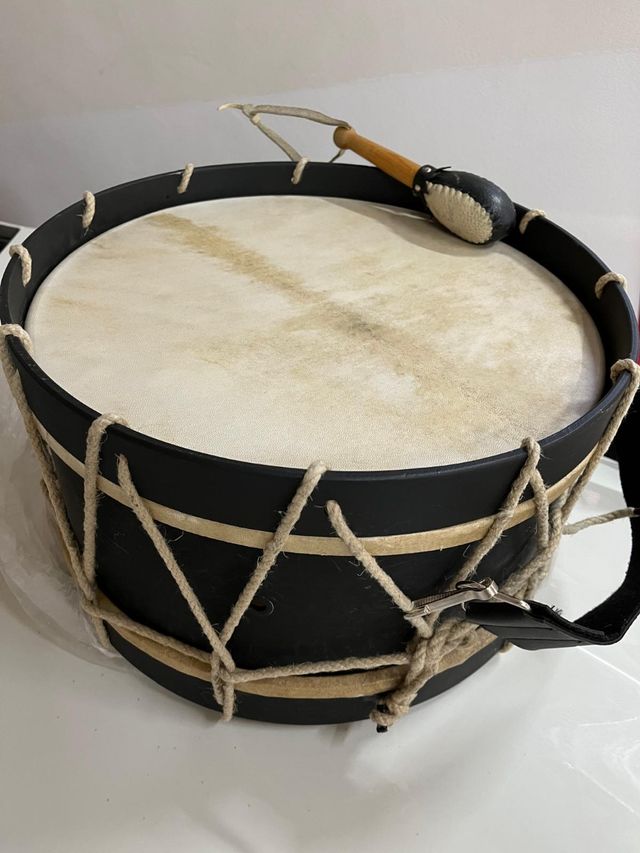 Bombo pequeño hecho en tobarra