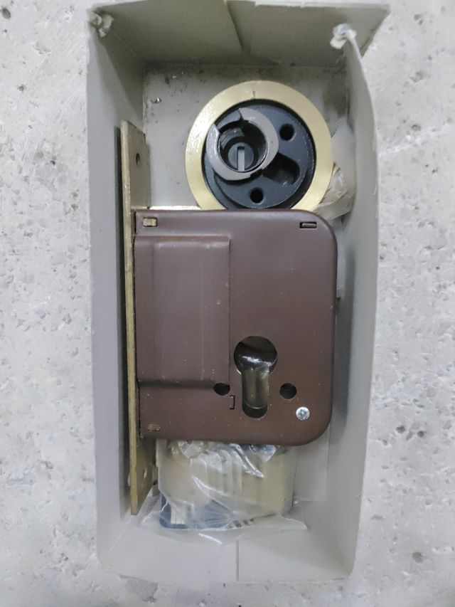 Cerradura y cilindro de seguridad AZBE