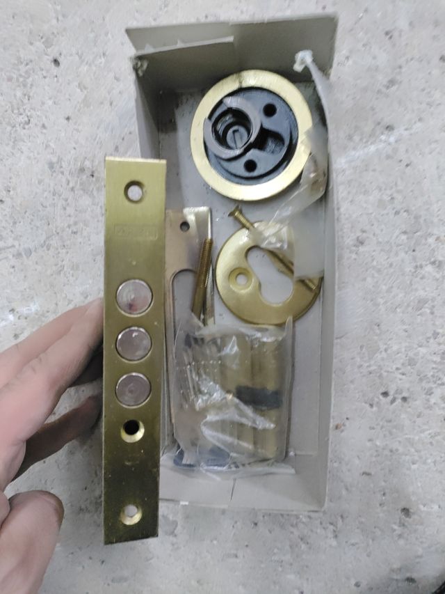 Cerradura y cilindro de seguridad AZBE