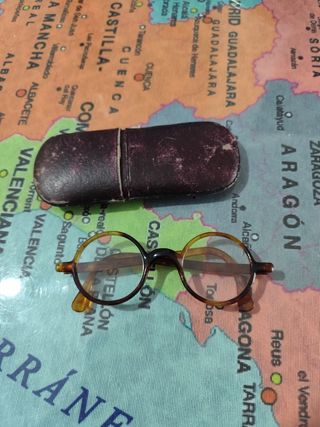Gafas graduadas antiguas, con su funda original