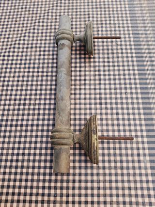 Tirador de porta de llautó massis