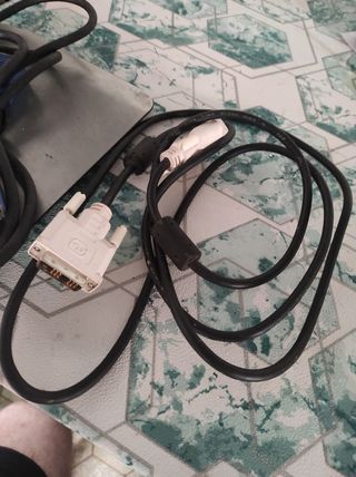 2 cables VGA