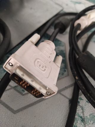 2 cables VGA