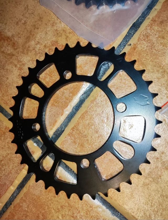 Piñón trasero de cadena