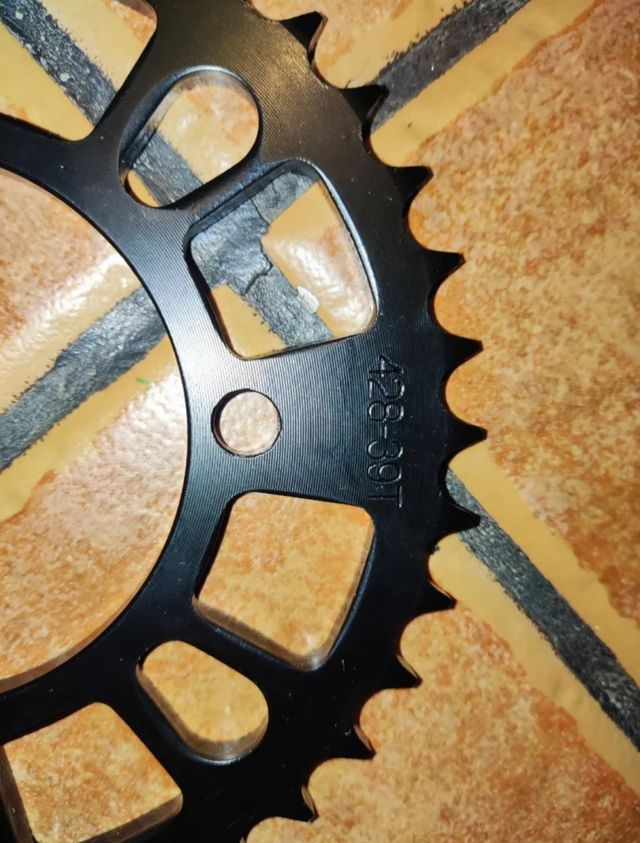 Piñón trasero de cadena