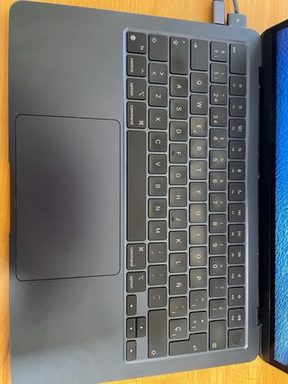 Macbook air M2 - 8gb ram, 500gb almacenamiento