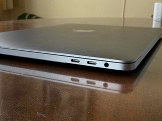 MacBook Pro 13" (2020) - Core i7, 16GB RAM, 512GB