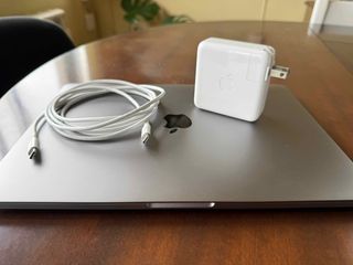 MacBook Pro 13" (2020) - Core i7, 16GB RAM, 512GB