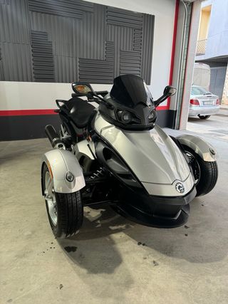 Can am spyder