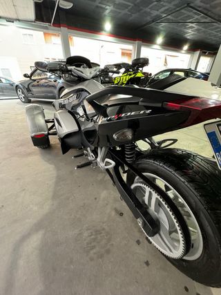 Can am spyder