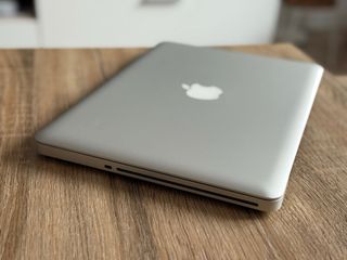 Macbook PRO i7 8GB RAM 250SSD
