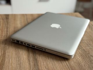 Macbook PRO i7 8GB RAM 250SSD