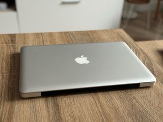Macbook PRO i7 8GB RAM 250SSD