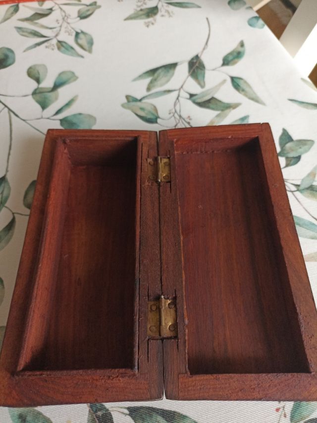 Caja de madera joyero