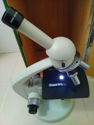 Microscopio led-espejo PZO con caja madera