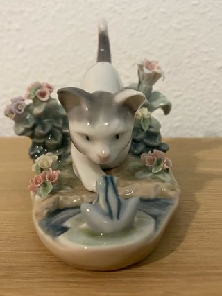 Figura porcelana gato y rana Lladró
