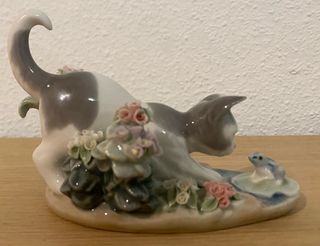 Figura porcelana gato y rana Lladró