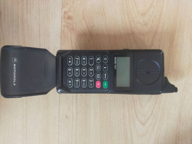 Móvil antiguo Motorola.