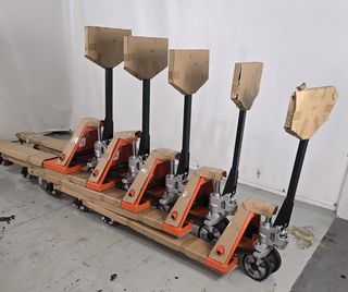 Transpaleta Manual de 2500 kgs