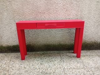 Consola entrada de cuero rojo