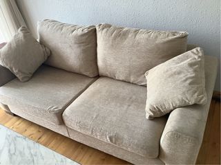 SOFA BUEN ESTADO TRES PLAZAS DE TELA .
