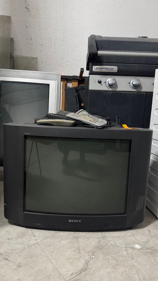 Televisor Sony Trinitron de 21” con mandos