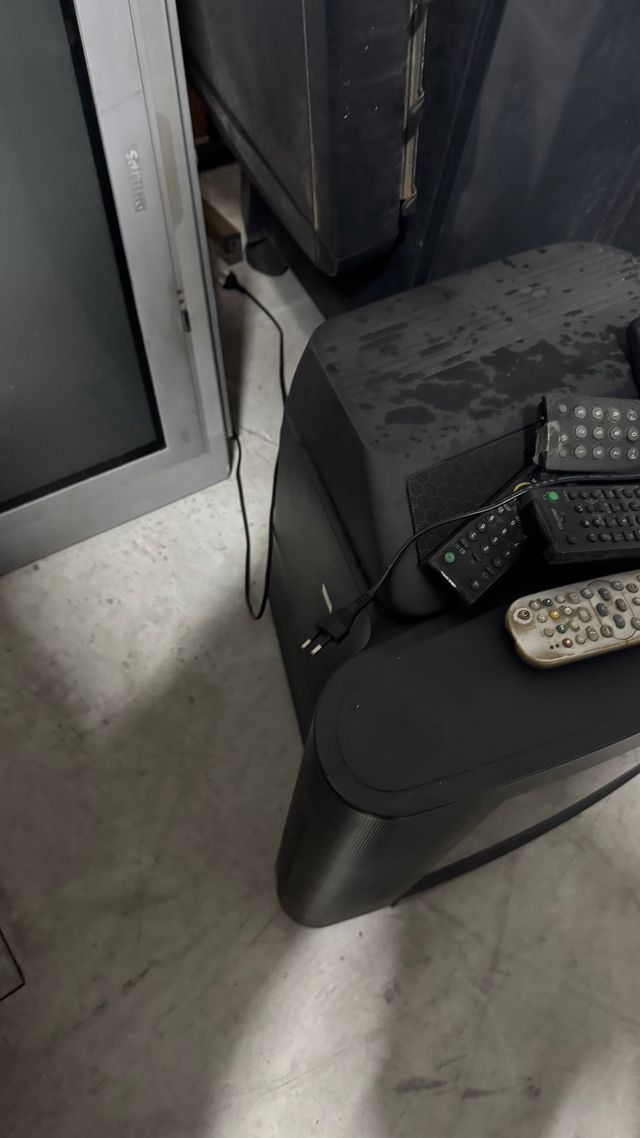 Televisor Sony Trinitron de 21” con mandos