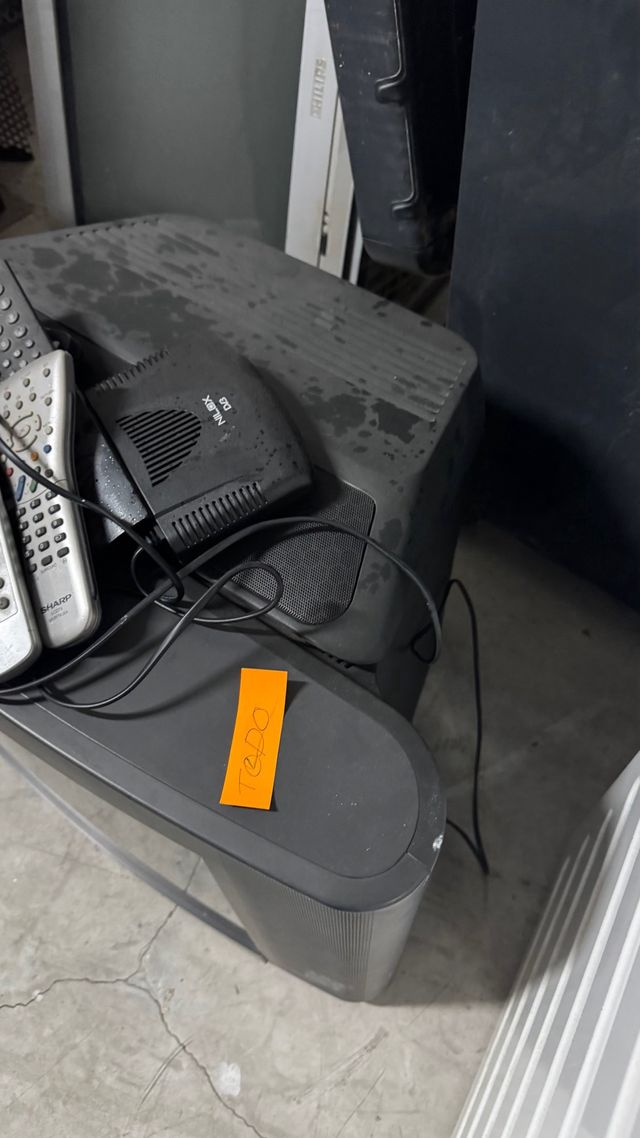 Televisor Sony Trinitron de 21” con mandos