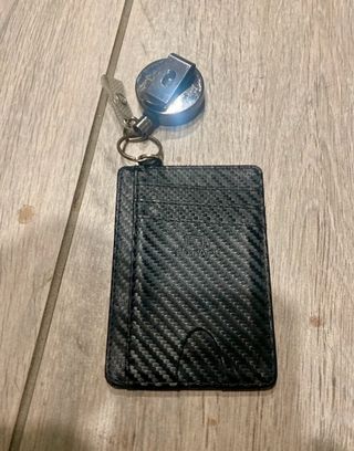 Porta tessere con clip per fibbia