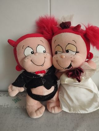 Muñecos diablillos recién casados