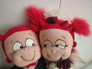 Muñecos diablillos recién casados