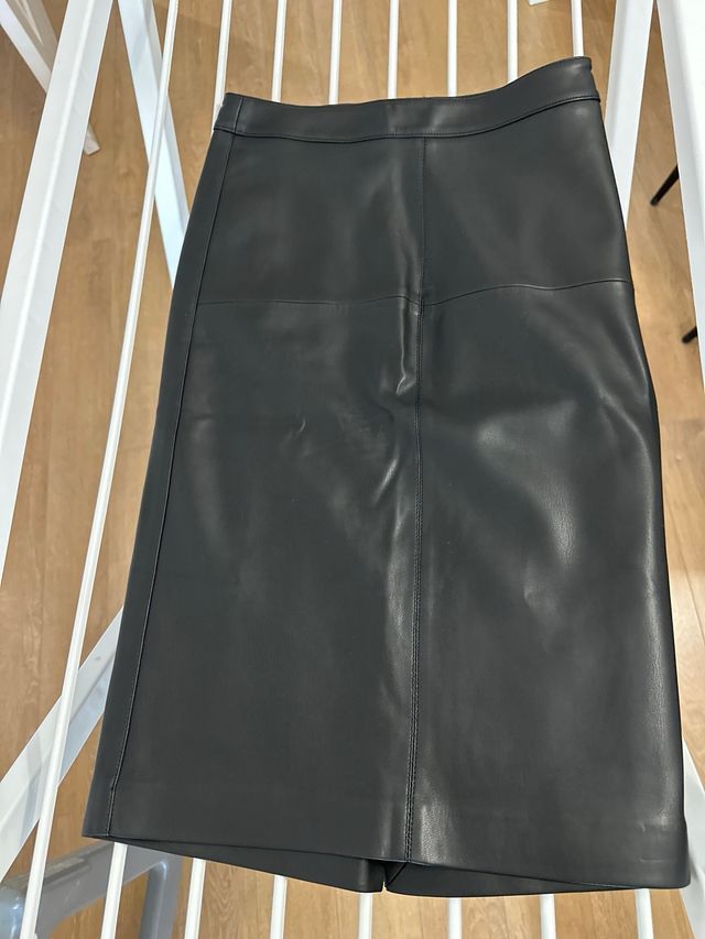 FALDA LÁPIZ EFECTO PIEL Mango