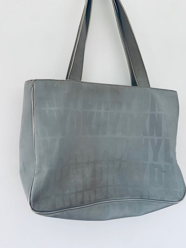Bolso grande gris DKNY