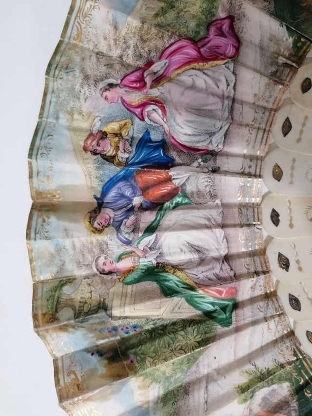 Antiguo abanico de hueso