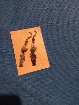 Orecchini con bambino,pietrine verdi