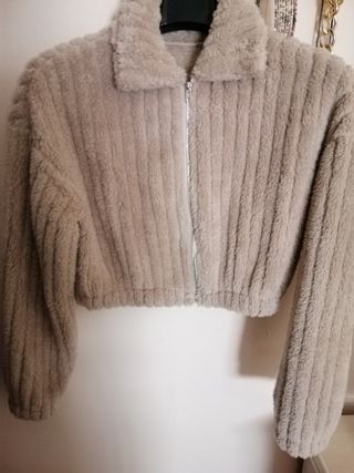 Cazadora corta de peluche