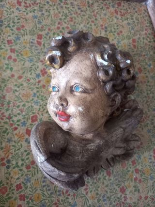 Cuadro religioso antiguo con relieve