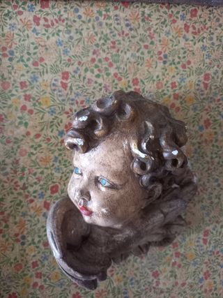 Cuadro religioso antiguo con relieve