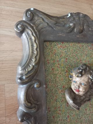 Cuadro religioso antiguo con relieve