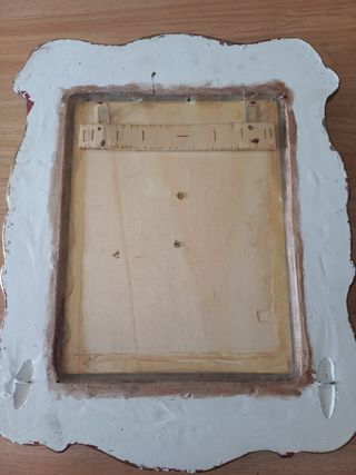 Cuadro religioso antiguo con relieve